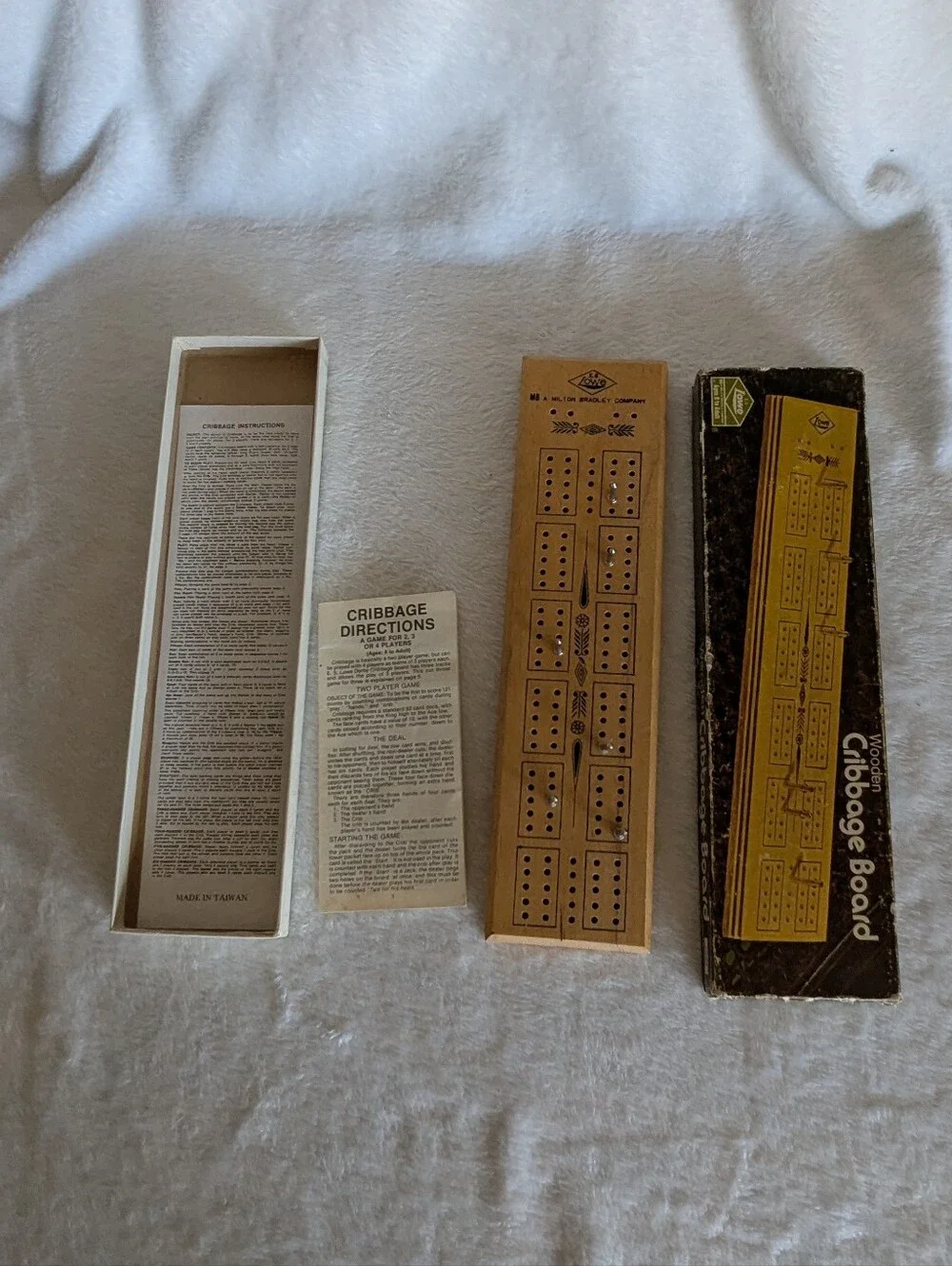 Vintage E.S. Lowe/Milton Bradley Wooden Cribbage Board Game